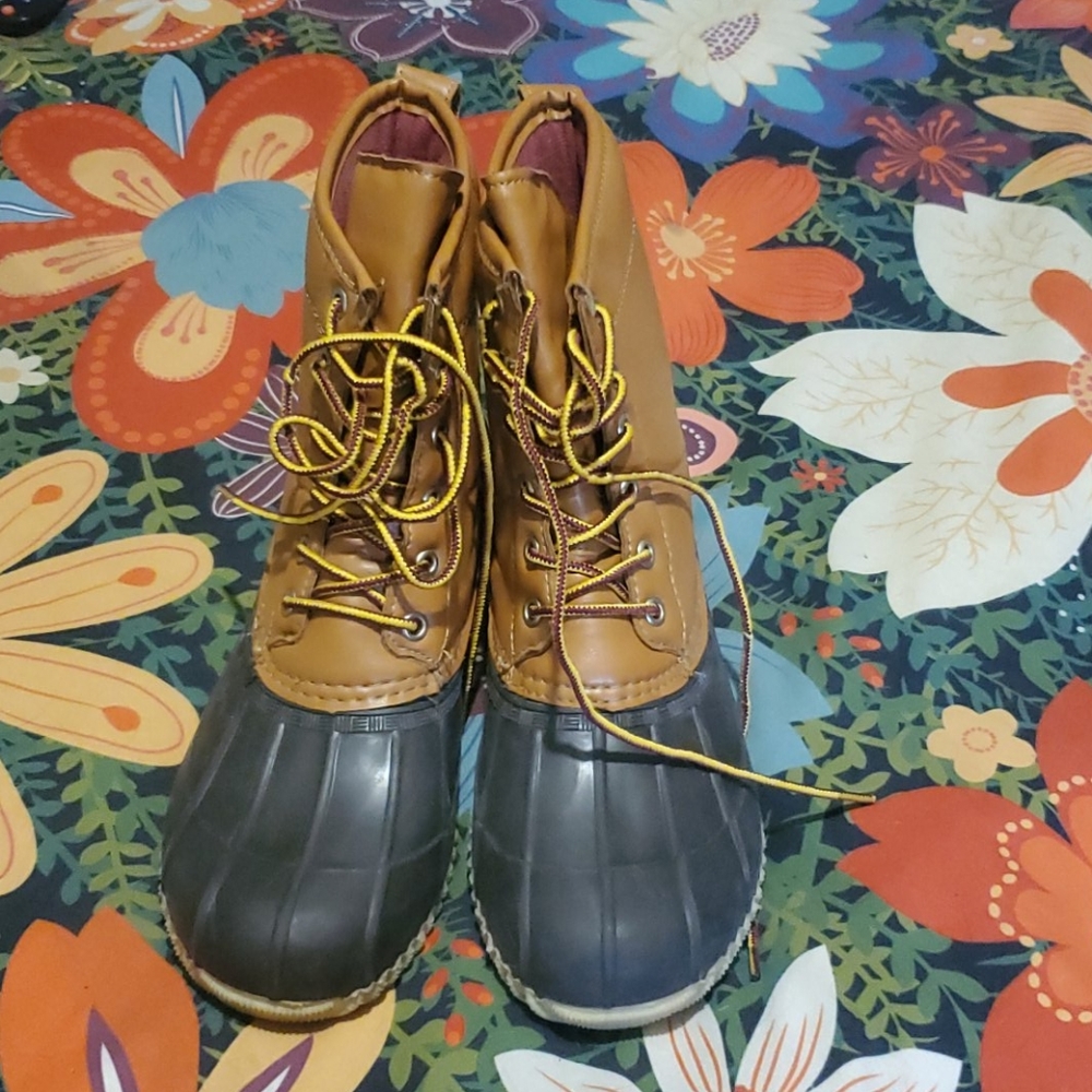 Snow boots